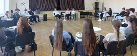 Gimnaziją aplankė alumnai